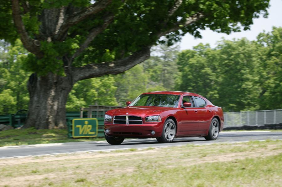  Dodge Charger R/T 2005 года  (фото 36 из 81)